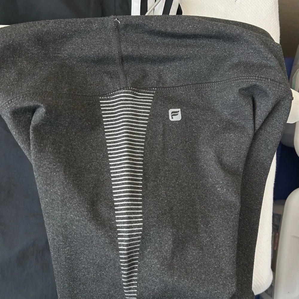 Leggings Long Gray Merle White Stripe Accent on Hips Pocket by Fabletics Size XS - Picture 12 of 13